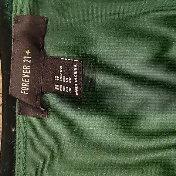 Emerald green  off the shoulder velvet dress - Picture 7 of 7